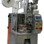 automātiska zāļu tējas neilona piramīdu iepakošanas mašīna tējas maisiņā